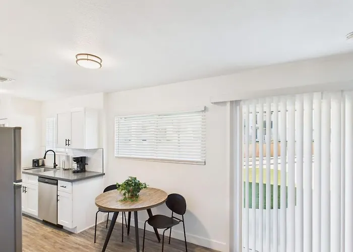 Sunrise Vista-walk To Downtown Old Town & Bars! Holiday home Scottsdale