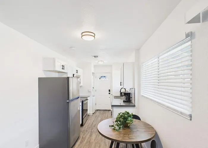 Sunrise Vista-walk To Downtown Old Town & Bars! Holiday home